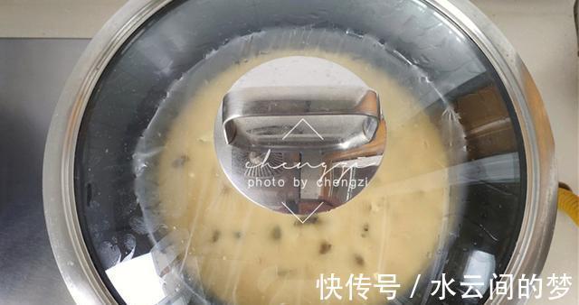 清香|8月吃鲜玉米正当时,打入2个鸡蛋,不炒不煮,蓬松暄软又清香