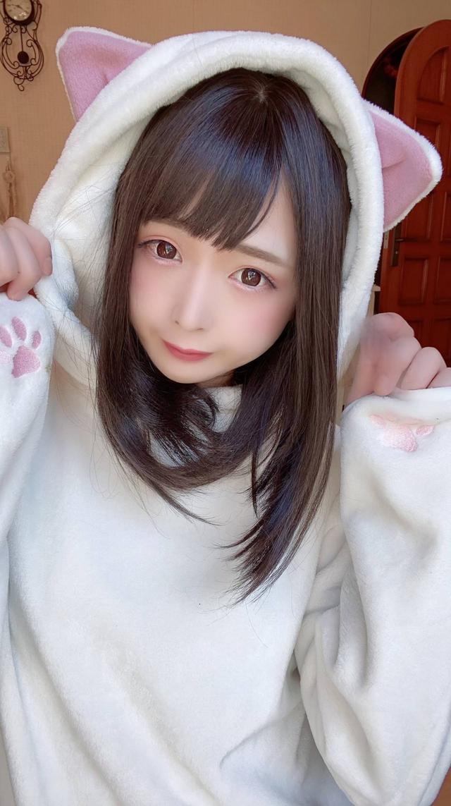 美腿|美女漫画家是伪娘!晒美腿卖自绘T恤真实年龄吓到网友:是大叔啊