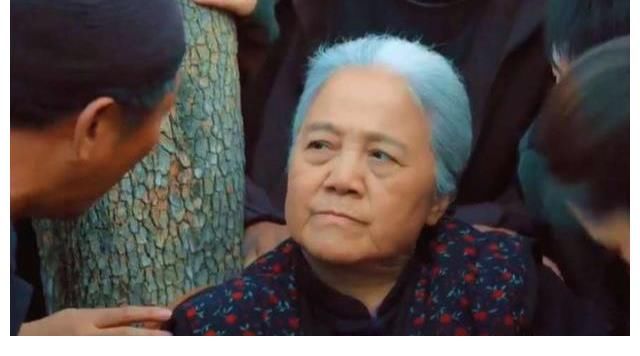 张艺兴|扫黑风暴：朱怀旭扮张艺兴奶奶，不仅唐山话圈粉，还贡献高光剧情