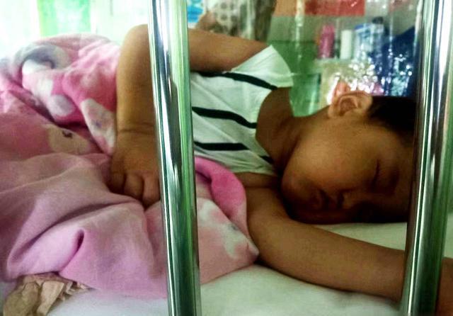 小女孩|农家小女孩得了白血病,刚治“好”就复发了,爸爸除了哭还是哭