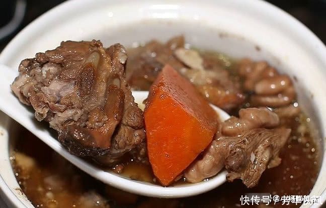炖肉或炖骨头时,切记不要放“这个料”,否则肉会变臭,汤会难喝