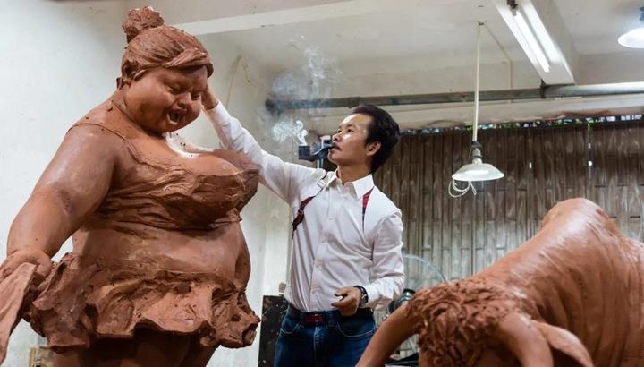 放大|“肥女斗牛”泥稿放大,为西班牙而作