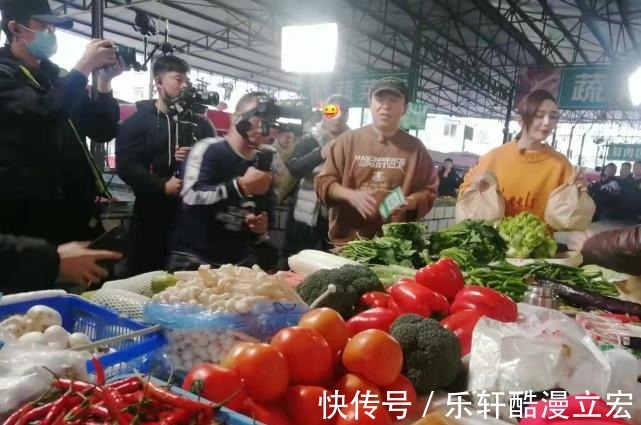 佟丽娅黄渤陈赫等菜市场录节目,丫丫化身“水果西施”真人超美