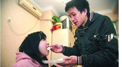 四胞胎|怀孕2个月肚子大的走不动,检查后全家人既欢喜又忧愁