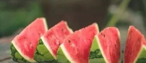 热量|女孩体重若是超过百,就不能碰“4种”水果,小心热量太高易发胖