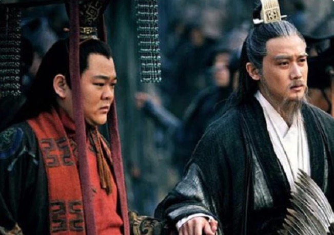 阿斗|诸葛亮死前，阿斗问了一句话，吓得诸葛亮冒冷汗：原来你在装傻！