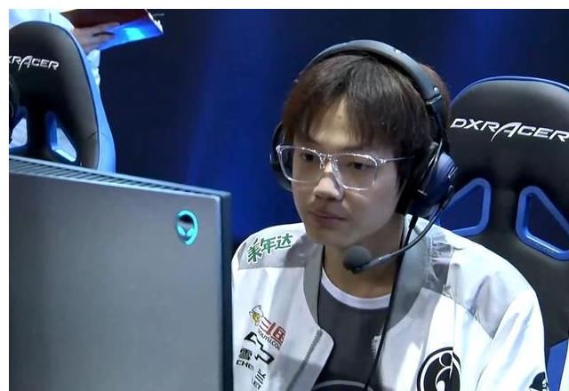 整事|小乐言又整事，触发漏洞一刀21亿，结果封号三年、禁赛至春季赛