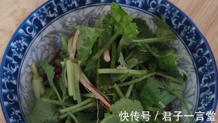 鸡腿最简单的吃法,香辣美味,肉质软嫩,是一道不错的小凉菜