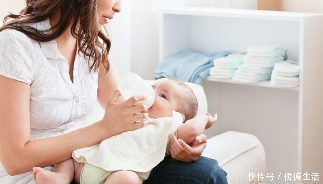 枕头|双胞胎妹妹吃母乳，姐姐吃奶粉，5个月后两个宝宝的差别让人心疼