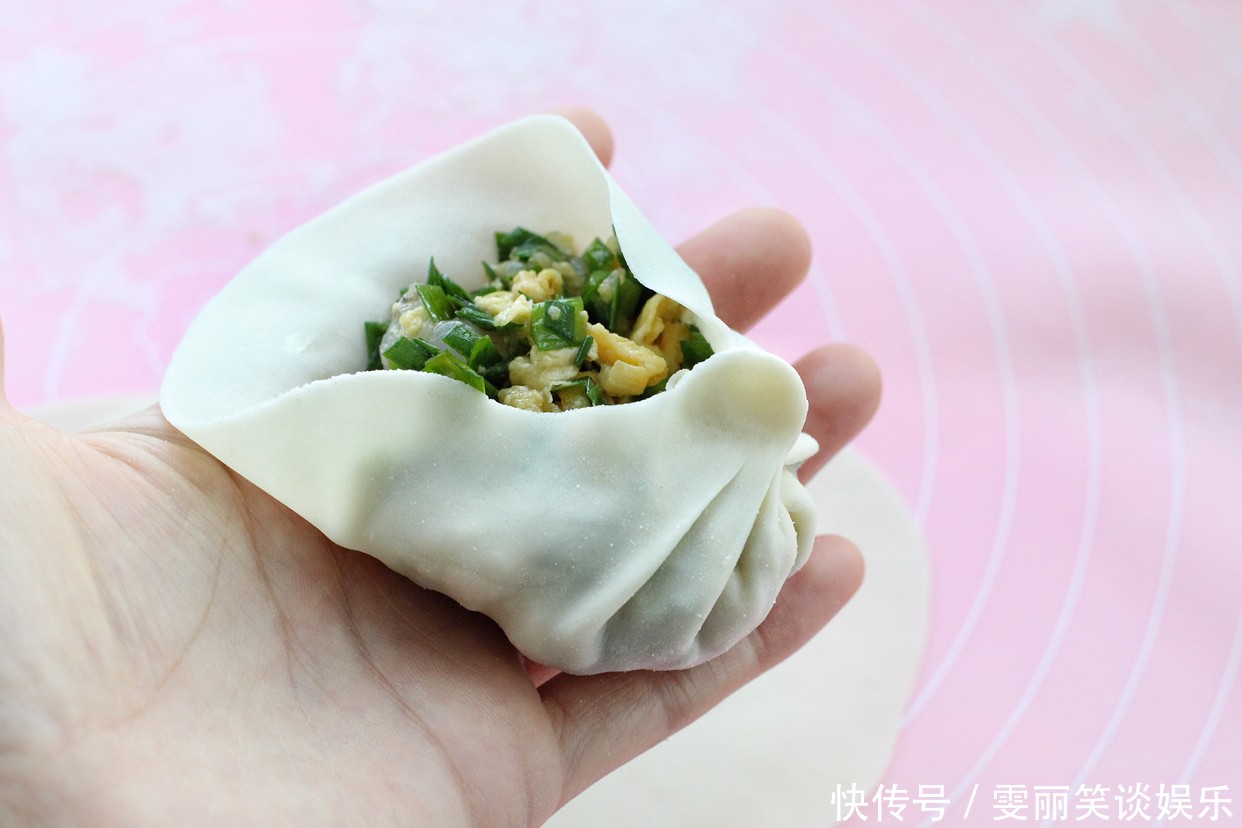 鲜美|想吃包子又不爱揉面,教你一招,半小时就出锅,皮薄如纸倍儿鲜美