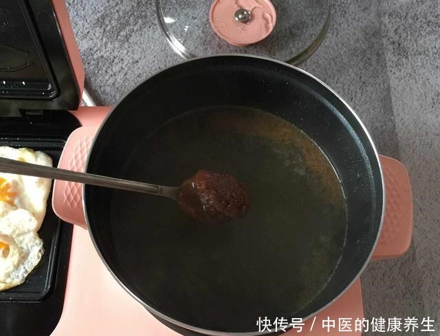 学生早餐不用愁，10分钟搞定，菜肉汤一锅端，一碗管饱不饿肚子
