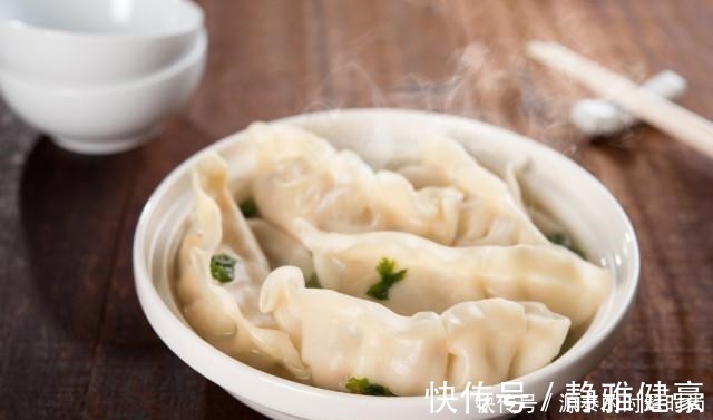 调肉馅时，放料酒是大忌。正确方法告诉你，肉馅鲜嫩多汁无腥味