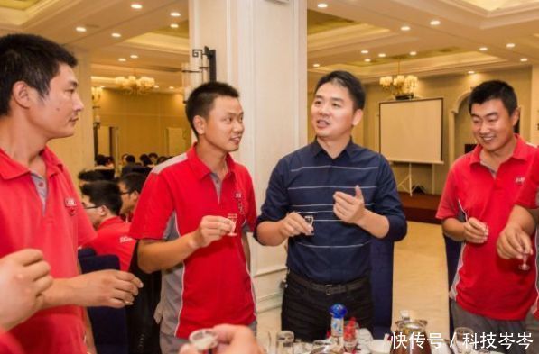答案|刘强东真把员工当兄弟?京东食堂曝光后,答案很明显