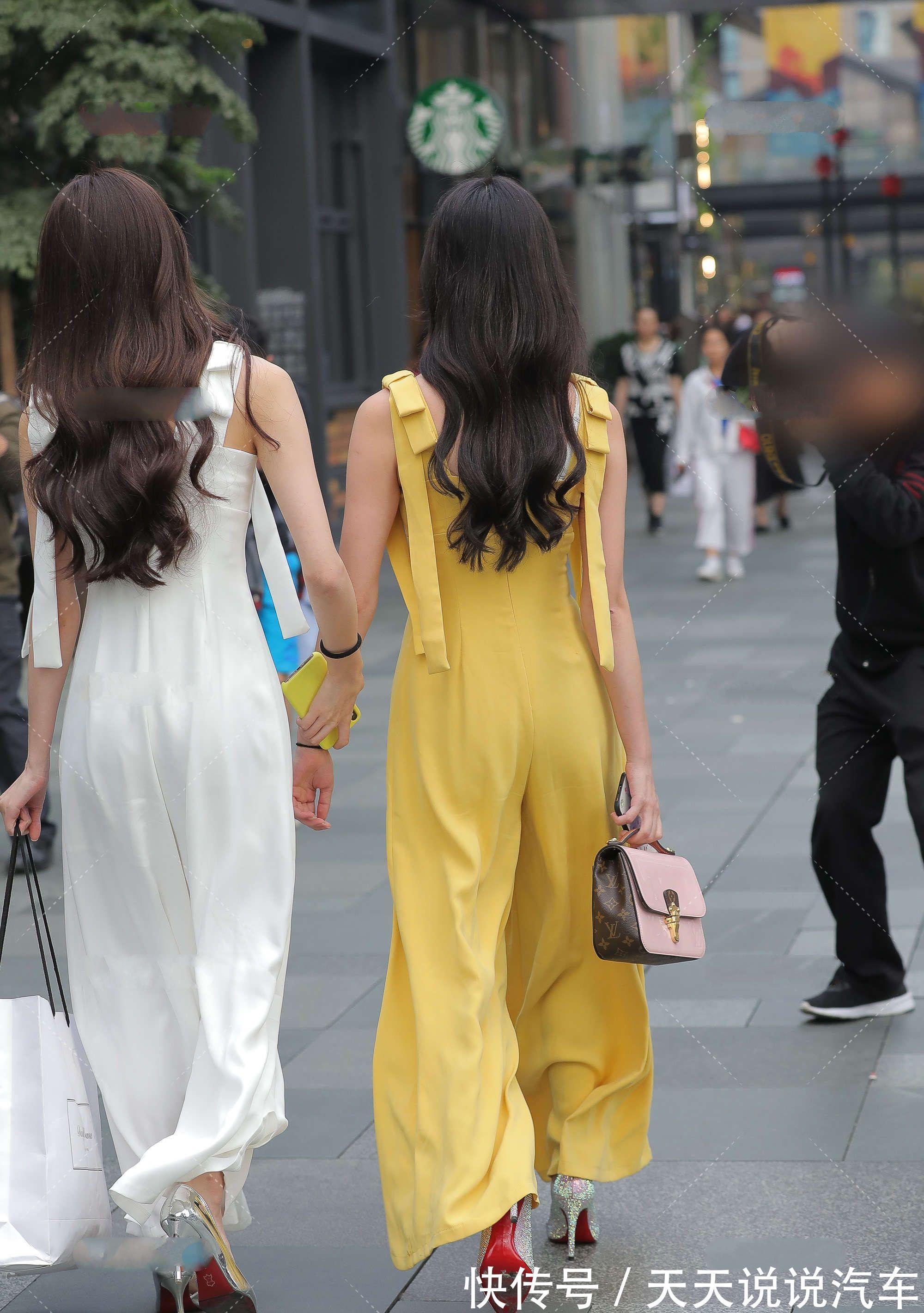 高跟鞋|清新时尚的连体裤，上身之后尽显强大气场，搭配高跟鞋，更显腿长