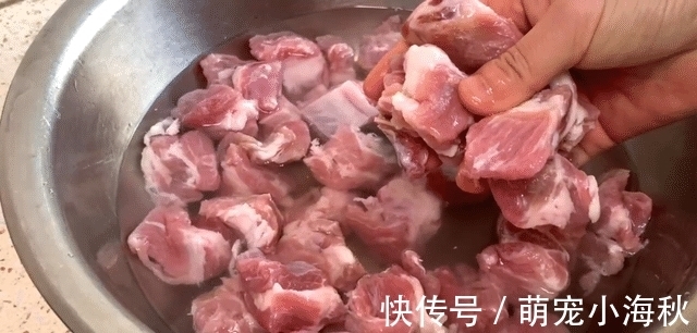 正确做法|炖排骨时,有人先焯水,有人直接炖,大厨:都不对,教你正确做法