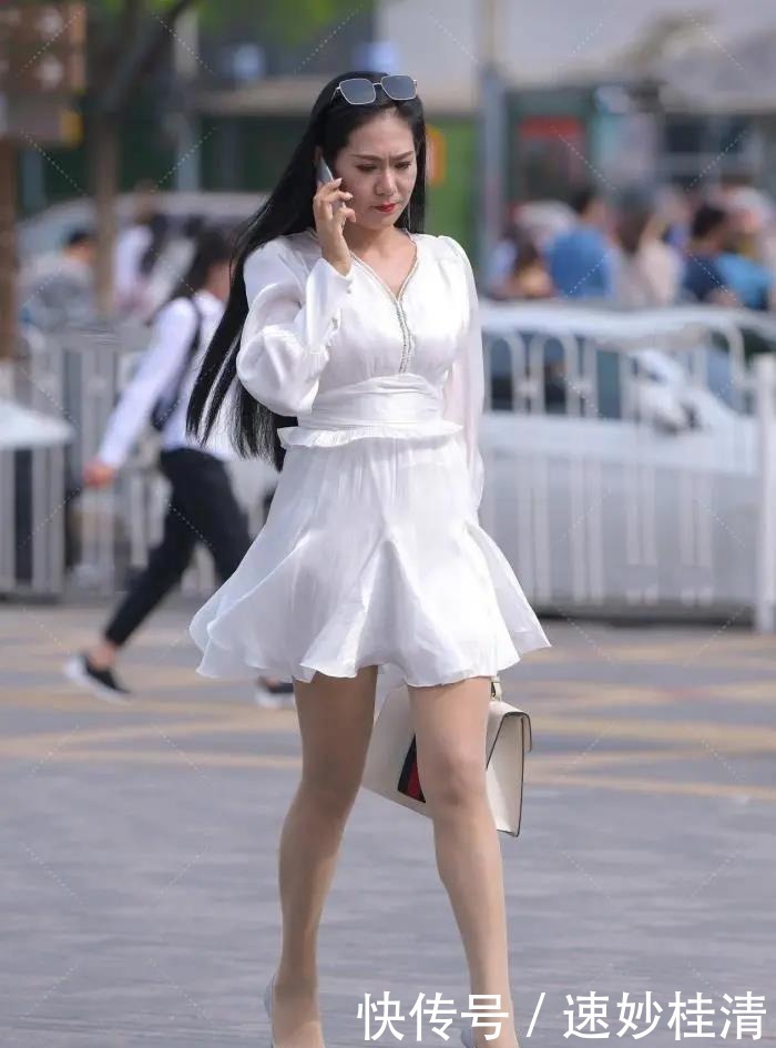 连衣裙|成熟女性独具风韵,再搭配飘逸的纯白连衣裙,更添优雅精致