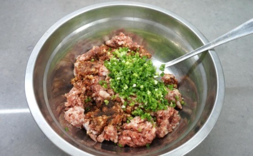 要想西葫芦包饺子不出汤，记住这个窍门，包什么馅都不会失手！