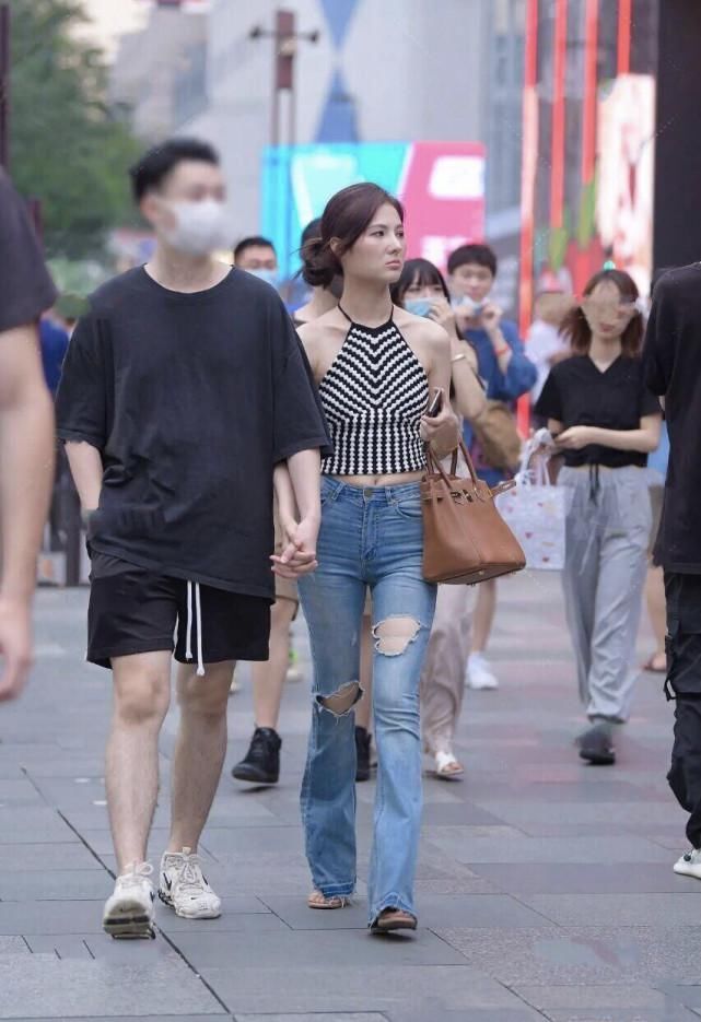 有些另类的“破洞裤”，时髦青春又减龄，重新焕发了新春！