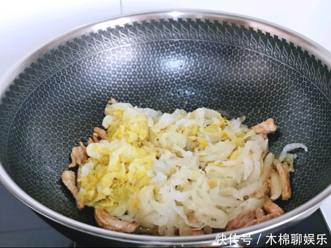 入适量|炖出来的酸菜只酸不香那是少了它,酸香可口,菜美汤鲜