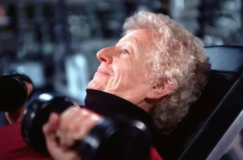 蛋白质|步入老年时期，为何身材会越来越“干瘪”？坚持以下2点或可缓解