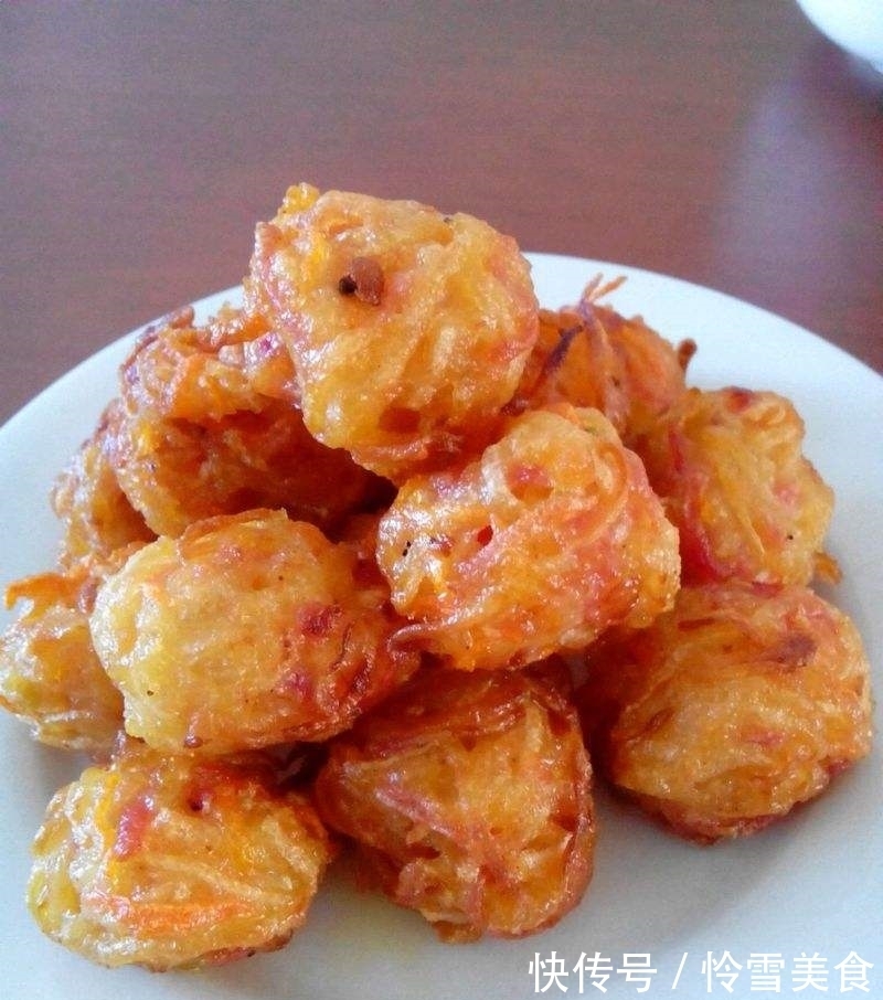 此才是萝卜丸子的正确做法，不用一滴水，外酥里嫩，凉了吃也不硬