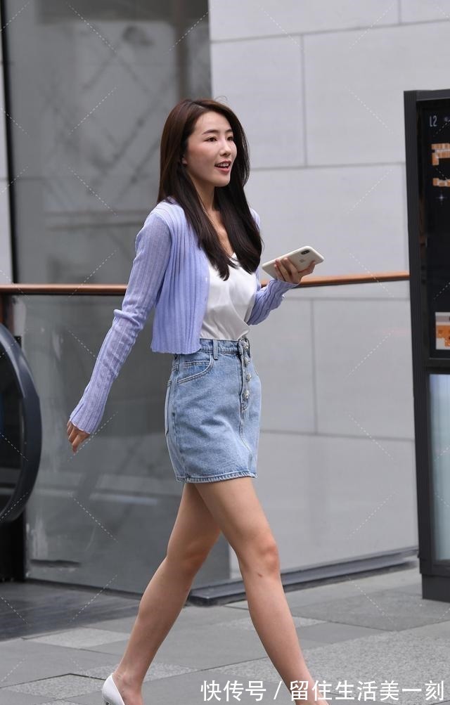 办公室 黑衬衫搭配时尚打底裤,休闲随性,展现出高挑纤细的身材!