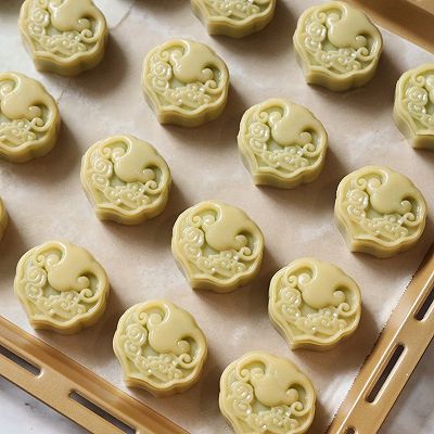 椰浆|椰蓉和抹茶红豆馅月饼