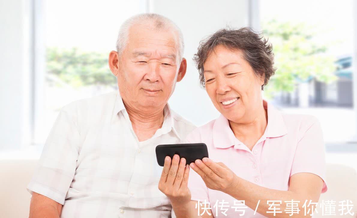 老两口|为什么奉劝老年人不要去跳交谊舞？62岁阿姨：交谊舞害人不浅