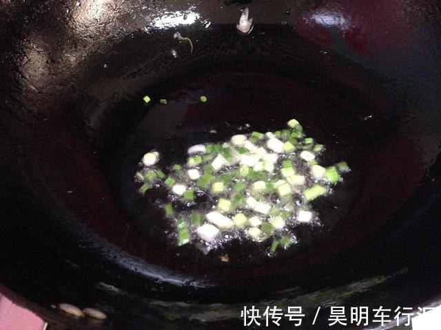 蒜瓣|菜名:蒜子烧木耳,味道诱人,营养够丰富