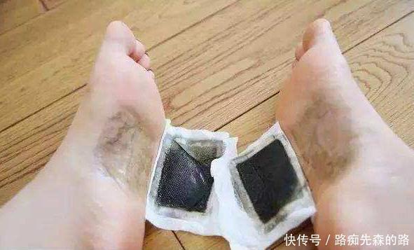 真的|艾草足贴使用后“变黑”，真的在“排毒”吗不妨了解一下