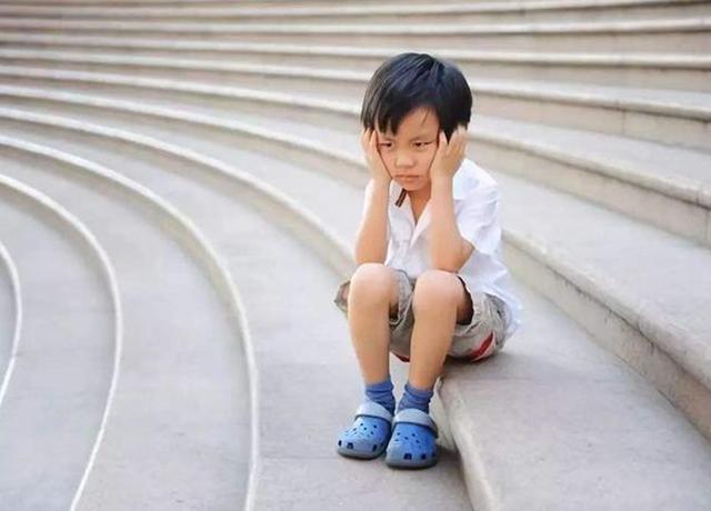 发脾气|“妈妈,你去死”,5岁儿子发脾气说狠话,妈妈的回答改变其一生