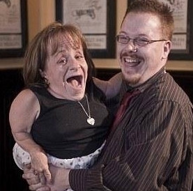 警告|全球身材最矮小的母亲仅70厘米,不听医生警告拿命生下三个孩子