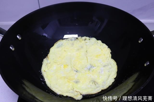 天冷后,我家就爱吃这菜,热气腾腾端上桌,吃完全身暖和和的