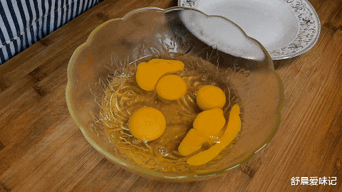 早餐|鸡蛋别只煮着吃,做营养好看的鸡蛋卷,一卷一切,从此早餐不用愁