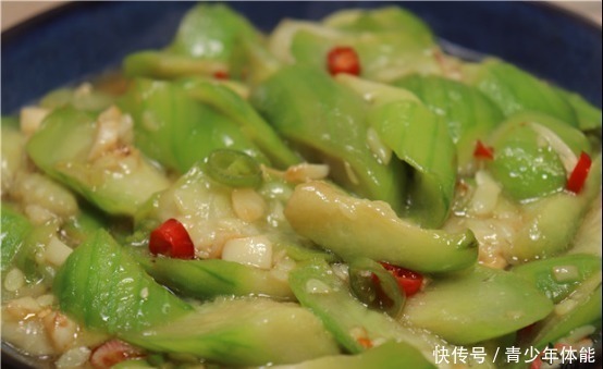 饭店|炒丝瓜有人焯水，有人直接炒，难怪不好吃，饭店大厨教你正确做法