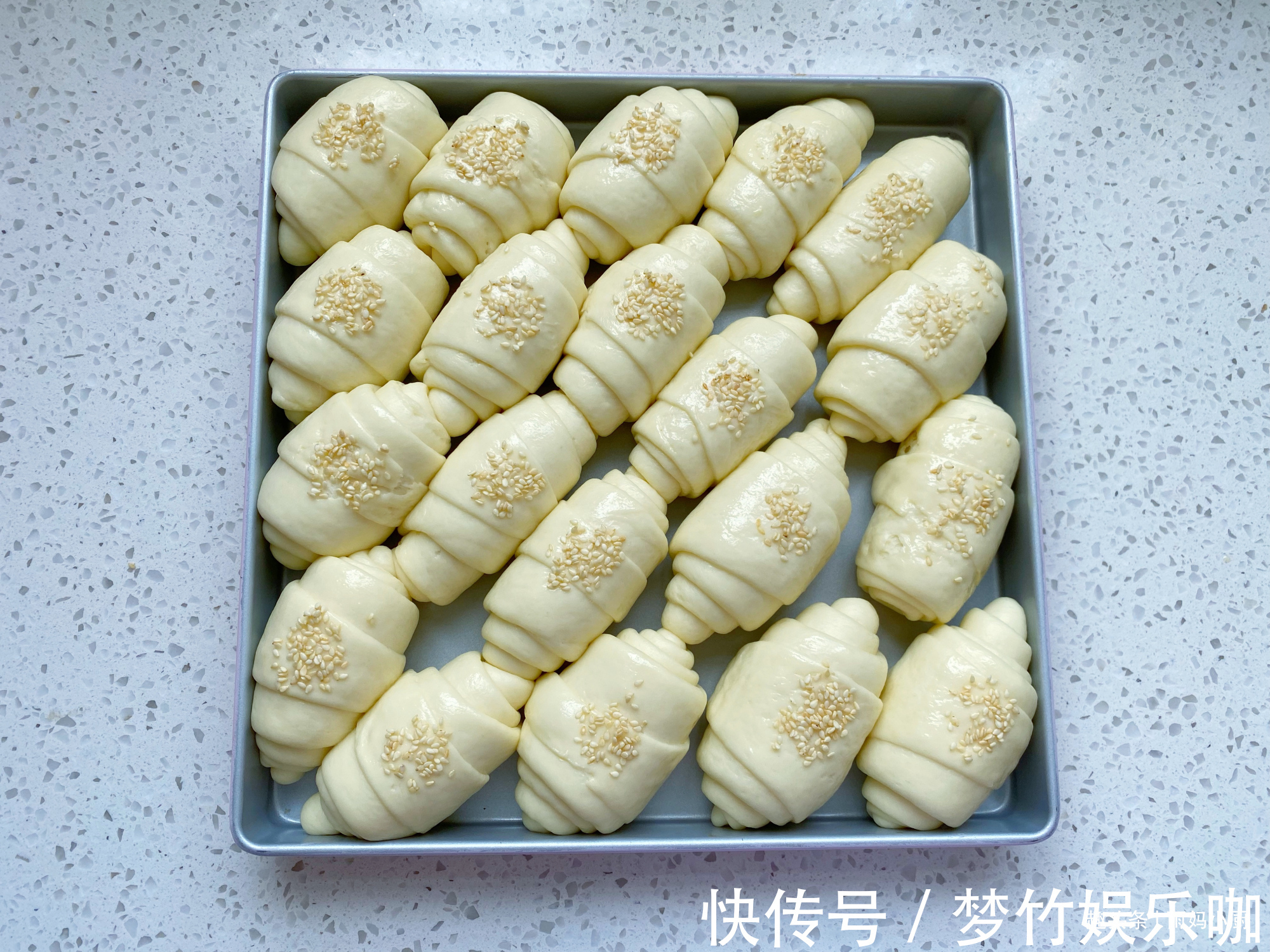 黄油|用了九年的面包配方，奶香浓郁又拉丝，做法简单，比买的好吃