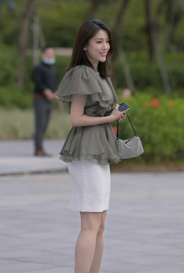 裙子 洋气精致的连衣裙穿搭十分衬气质,展示美好身材,时尚多姿