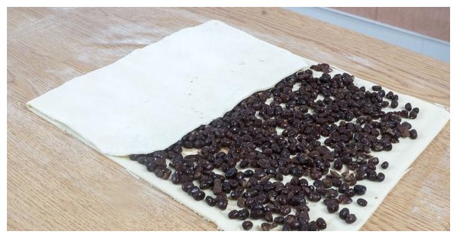 红豆饼不一样的做法，外面根本买不到，简单又好吃，4分钟就出锅