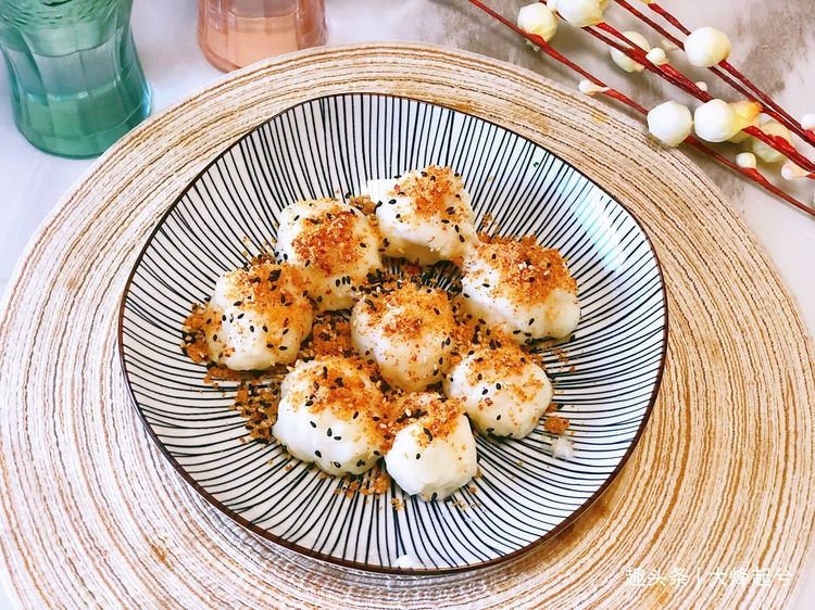 花生糯米糍，我家隔三差五吃一次，做法简单，老少皆宜