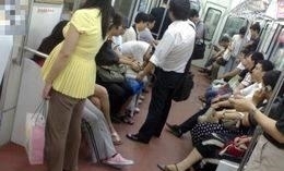 称赞|5岁宝宝在地铁喊累想坐 家长的做法被无数人称赞