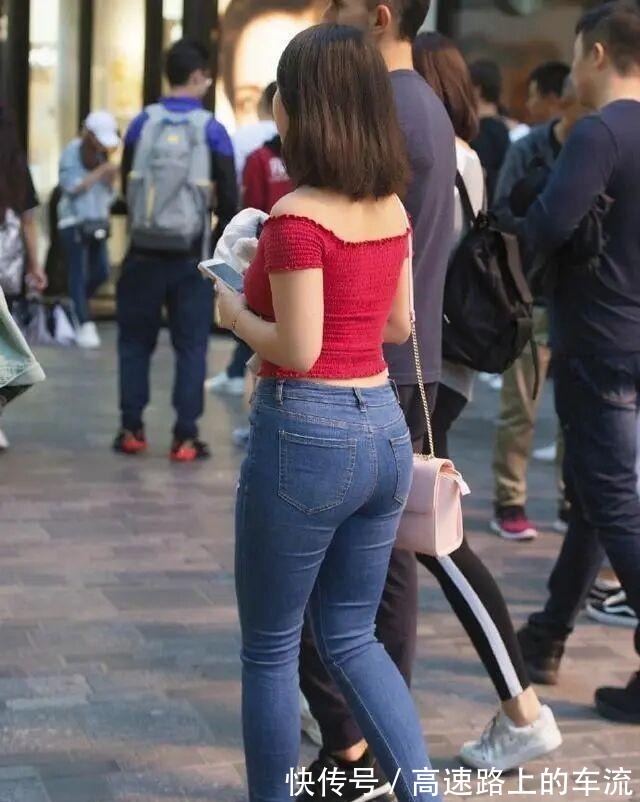 蕾丝 明亮耀眼的打底裤穿出优雅高级感,承载姑娘姣好的身材,高贵冷艳!