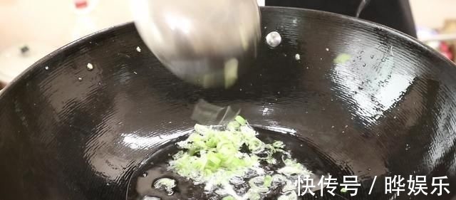 “西红柿炒鸡蛋”很多人第一步就错了,难怪不好吃,看大厨咋做的