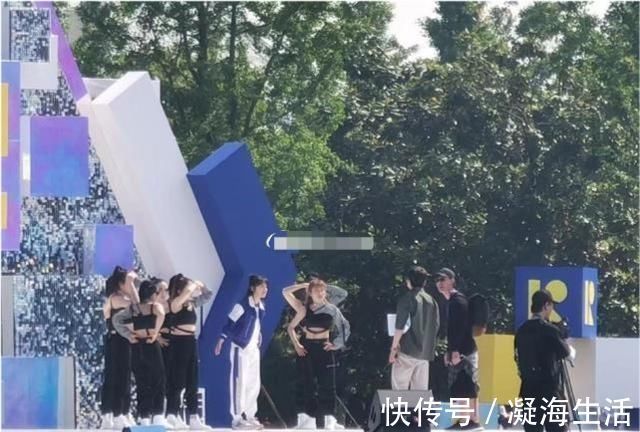 跑男|宋雨琦跟導(dǎo)演被爆戀情,怪不得baby會輸,這瓜太好磕了