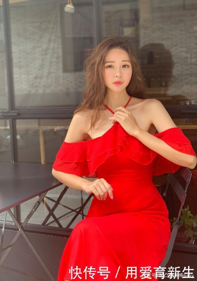 简约|日常穿搭简约而时尚,初秋要美丽更要保暖,优雅长裙你值得拥有!