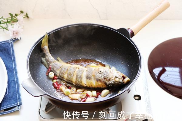 让鱼更“鲜”的做法，加块它一起炖，营养翻倍，一点都不腥