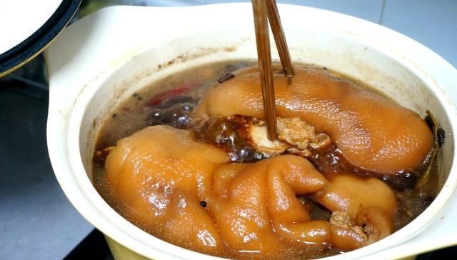 油腻|火腿炖肘子,吃起来点都不油腻,并且还能清热去烦和美容养颜