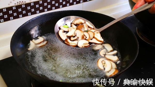 晓峰|炒香菇到底要不要焯水,以前没注意,难怪香菇不入味,味道不鲜美