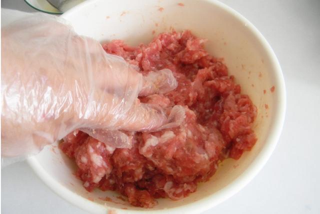 简单|1块猪肉1个鸡蛋,自制午餐肉,比火腿肠都好吃,做法还简单