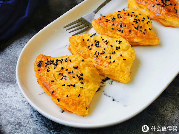 甜品|孩子爱吃的甜品，换个做法，外焦里嫩口口香酥，出炉就被抢光