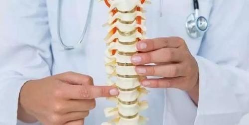  骨折|女性50岁后骨质疏松易骨折，远离3种偷钙食物，每天保持做1件事